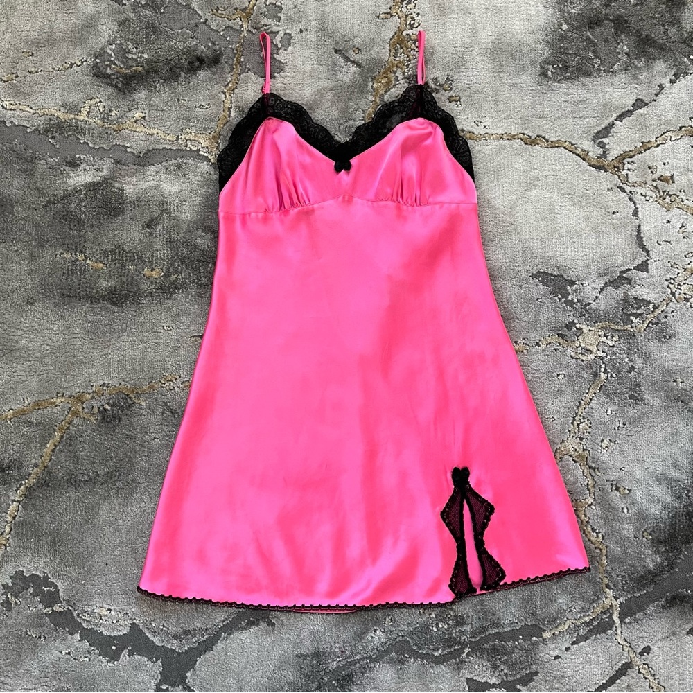 Rare vintage Betsy Johnson y2k gorgeous hot-pink slip dress with black lace trim